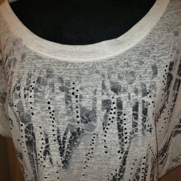 Women's Express White and Black Graphic Sheer Short Sleeve Tee - M - Picture 2 of 5